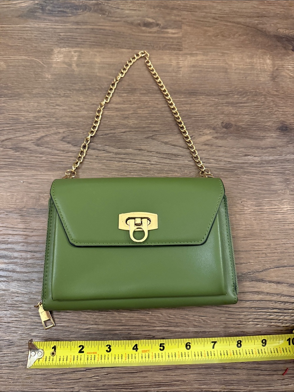 Green Chain-Handle Wallet Clutvh Shoulder Bag with Gold Hardware